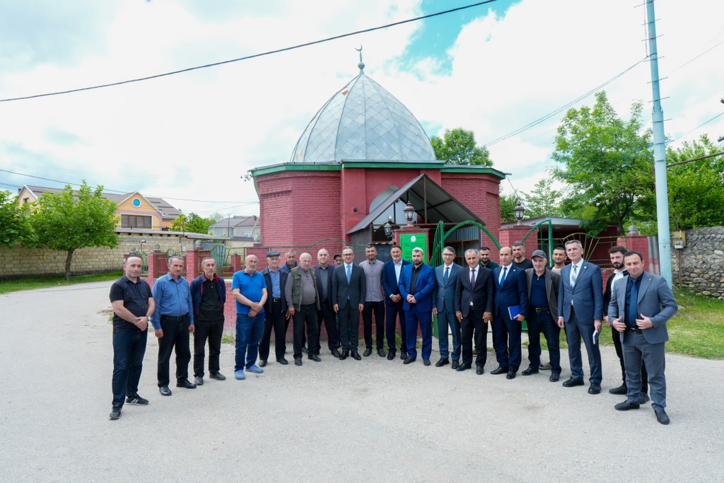 Dövlət Komitəsinin sədri Qusar rayonunda məscidlərin fəaliyyəti ilə tanış olub