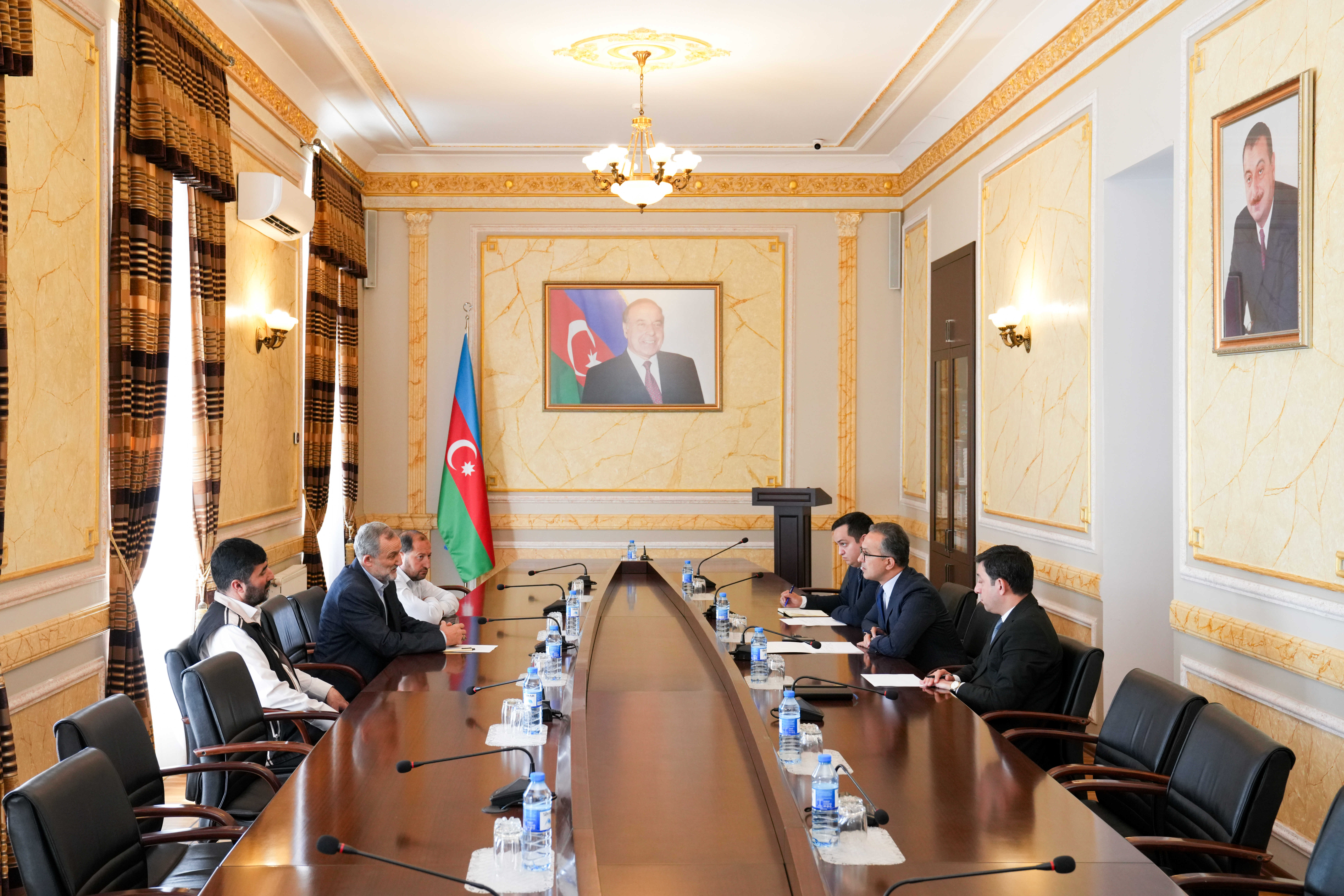 Dövlət Komitəsinin sədri Bakı şəhərində vətəndaşların müraciətlərini dinləyib