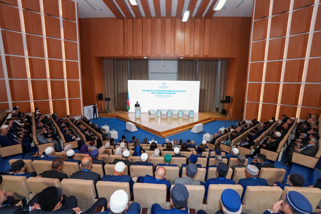 Şəkidə “Heydər Əliyev irsində Azərbaycançılıq və milli-mənəvi dəyərlər” mövzusunda regional konfrans keçirilir - Image 13